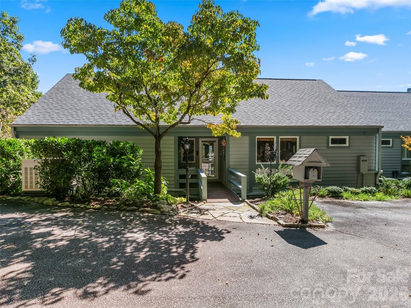 114 Sunny View Lane, Flat Rock, NC - 3 beds, 3 baths, 2,249 sqft - $649,000