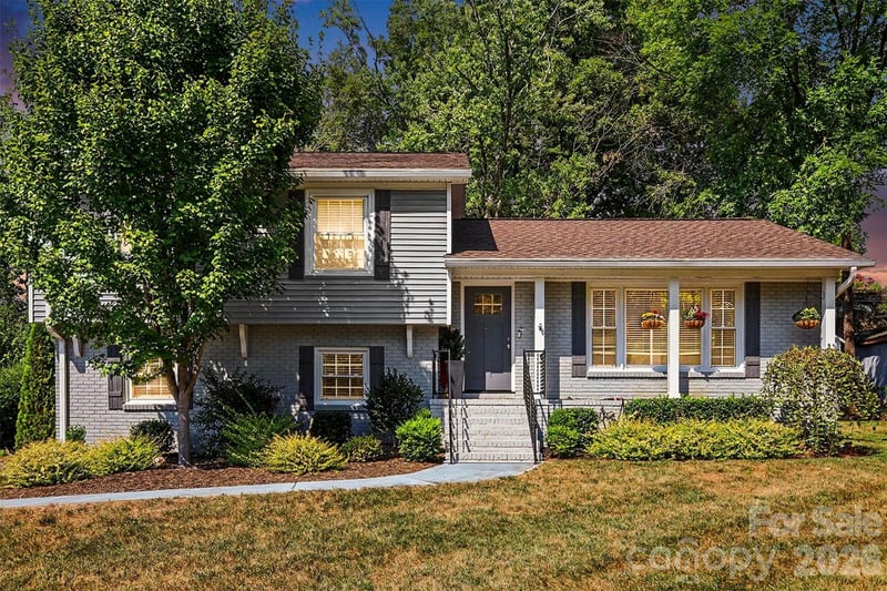 5621 Alanhurst Place, Charlotte, NC - 4 beds, 3.5 baths, 2,015 sqft - $524,900