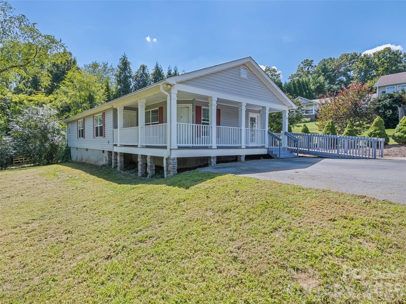 10 Enochs Way, Fletcher, NC - 3 beds, 2 baths, 1,456 sqft - $375,000