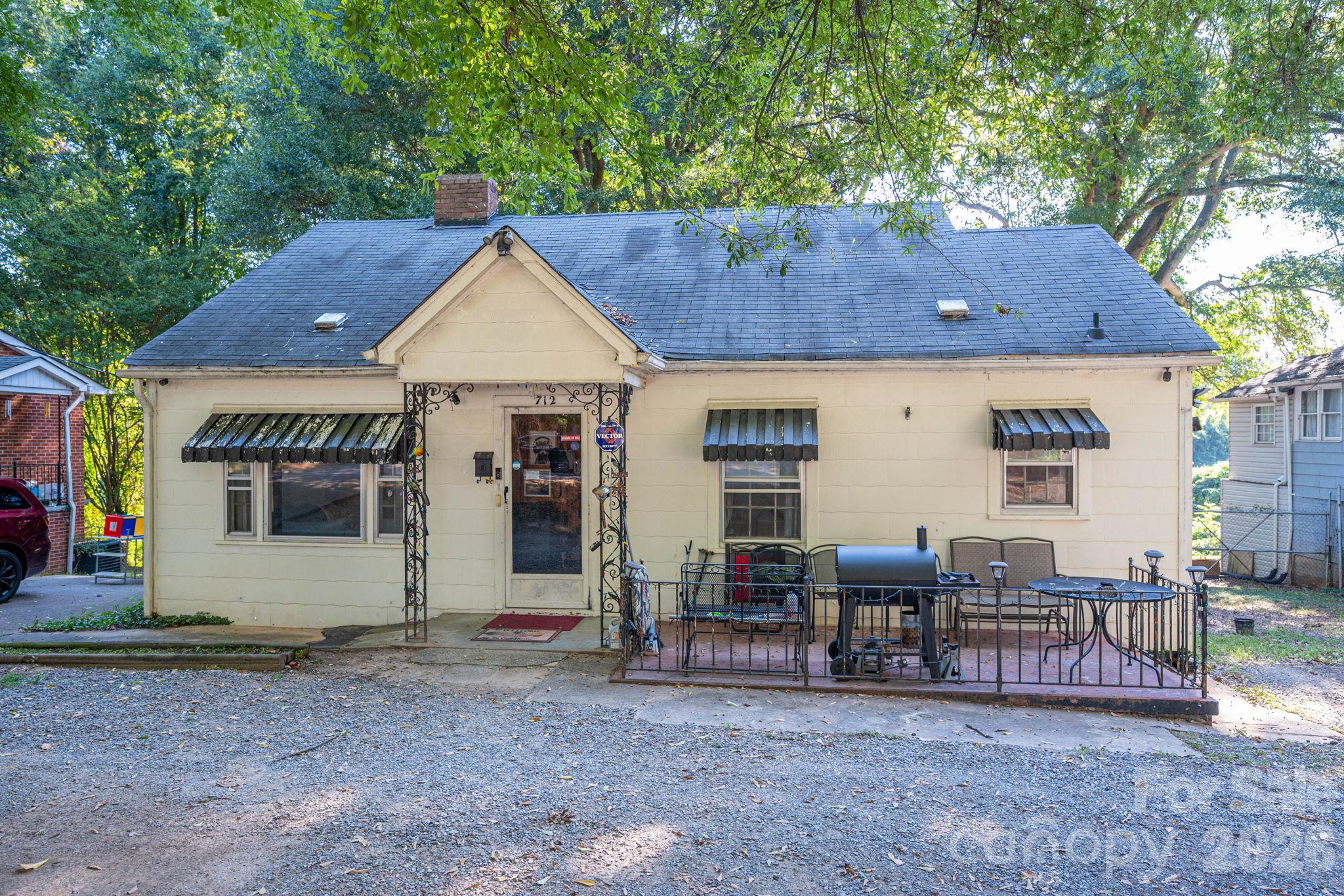 712 N Weldon St, Gastonia, NC 28052. property listing photo