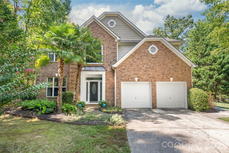 13934 Kings Carriage Lane, Charlotte, NC - 4 beds, 2.5 baths, 2,567 sqft - $825,000
