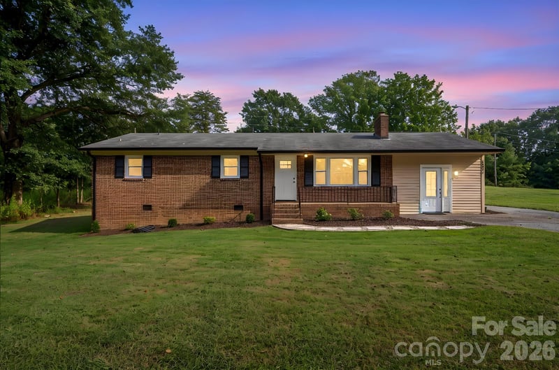 1081 Redleaf Trail, Lincolnton, NC - 3 beds, 2 baths, 1,574 sqft - $299,900