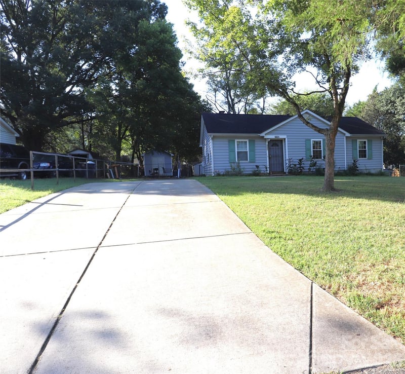 9821 Garth Wood Road, Charlotte, NC - 3 beds, 1.5 baths, 934 sqft - $225,000