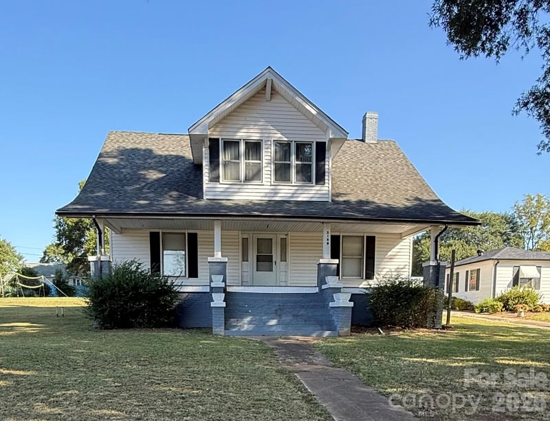 3140 W Main Street, Claremont, NC - 5 beds, 1 bath, 3,501 sqft - $260,000