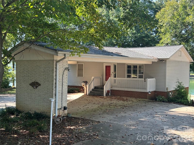 2214 Holly Lane, Shelby, NC - 4 beds, 3.5 baths, 2,400 sqft - $749,000