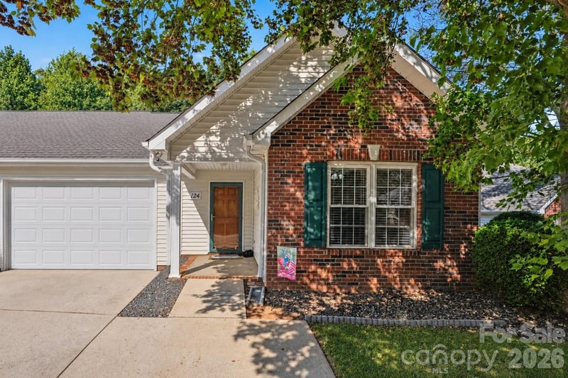 124 Keswick Lane, Mooresville, NC - 2 beds, 2 baths, 1,228 sqft - $338,000