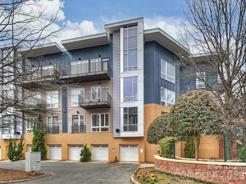 2200 Lyndhurst Avenue Apt 102, Charlotte, NC - 1 bed, 1 bath, 645 sqft - $325,000