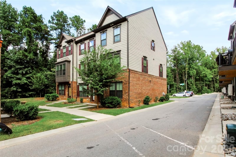 505 Cubitt Court, Charlotte, NC - 3 beds, 3.5 baths, 1,607 sqft - $479,000