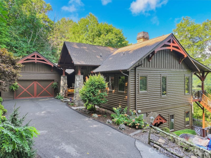318 Awohali Trail, Maggie Valley, NC - 3 beds, 3.5 baths, 3,638 sqft - $1,295,000