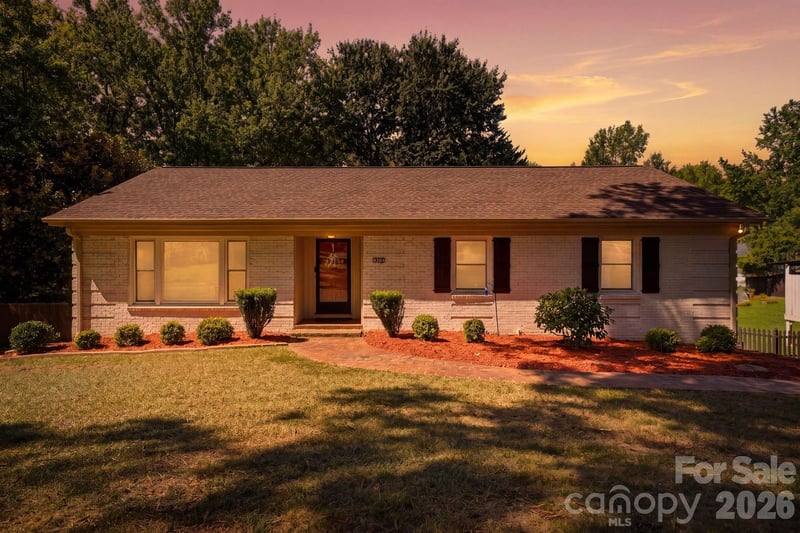 912 Tally Ho Court, Charlotte, NC - 3 beds, 2.5 baths, 2,055 sqft - $500,000