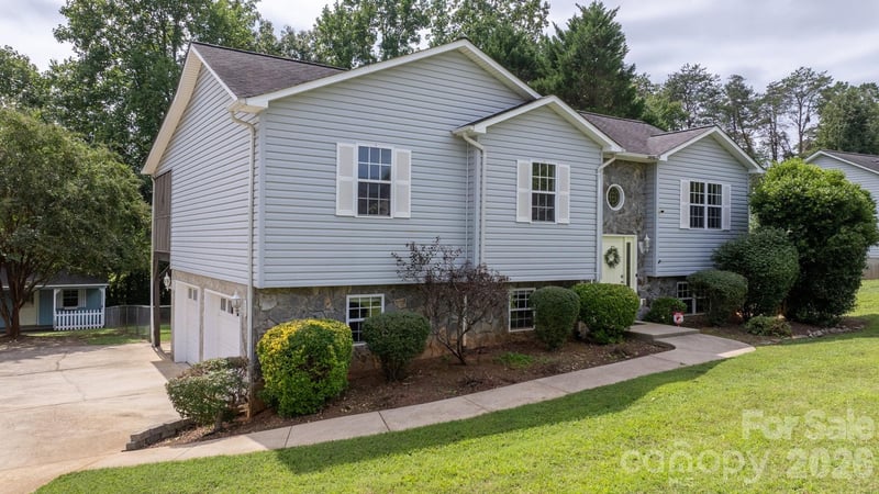 2103 Samanthas Wells Lane, Newton, NC - 3 beds, 2 baths, 1,500 sqft - $295,000
