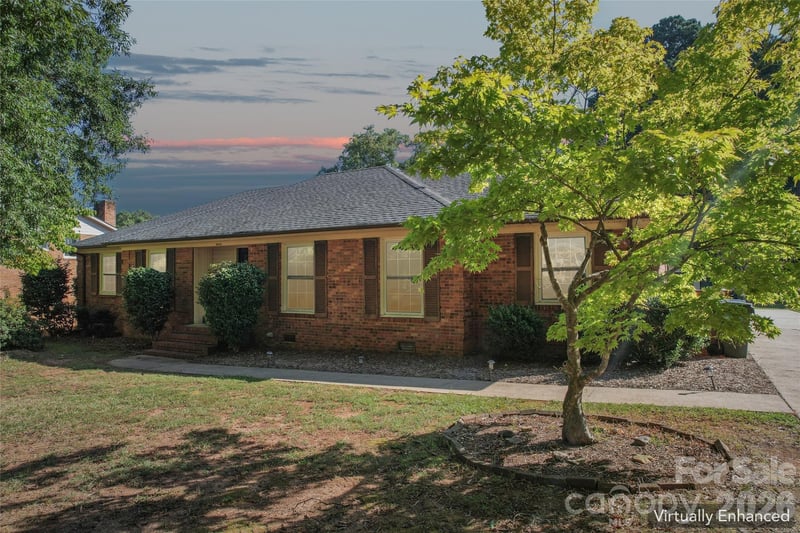 13507 Four Oaks Lane, Matthews, NC - 3 beds, 2 baths, 1,777 sqft - $425,000