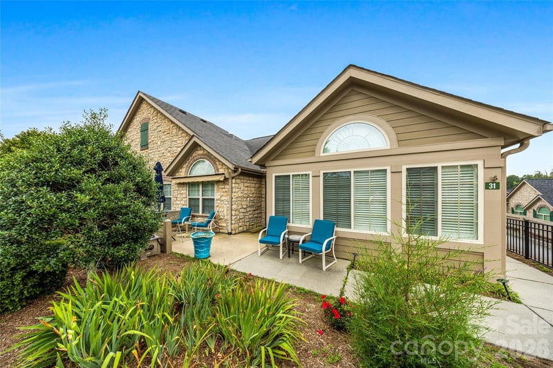 31 Braeburn Way, Flat Rock, NC - 2 beds, 2 baths, 1,895 sqft - $489,900