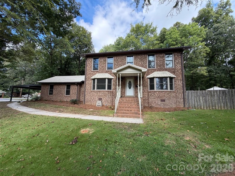 121 Goodman Circle NE, Concord, NC - 3 beds, 2.5 baths, 1,956 sqft - $430,000