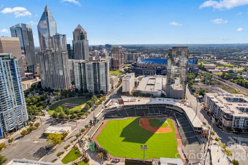 333 W Trade Street Apt 1709, Charlotte, NC - 1 bed, 1 bath, 792 sqft - $355,000