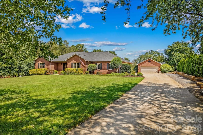 110 Dobbs Drive, Statesville, NC - 4 beds, 2.5 baths, 2,502 sqft - $599,000