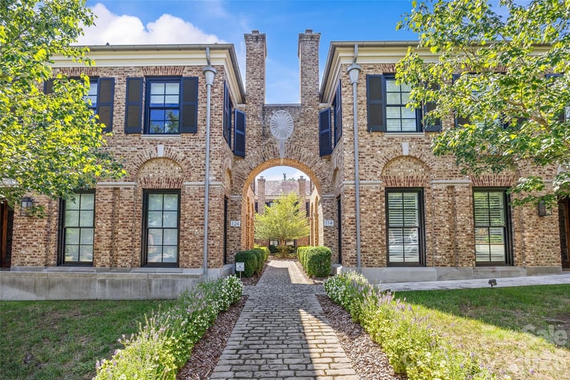 122 Cottage Place, Charlotte, NC - 4 beds, 3.5 baths, 3,455 sqft - $2,995,000
