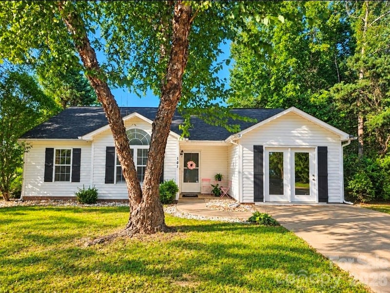 107 E Panther Creek Road, Troutman, NC - 3 beds, 2 baths, 1,563 sqft - $309,900