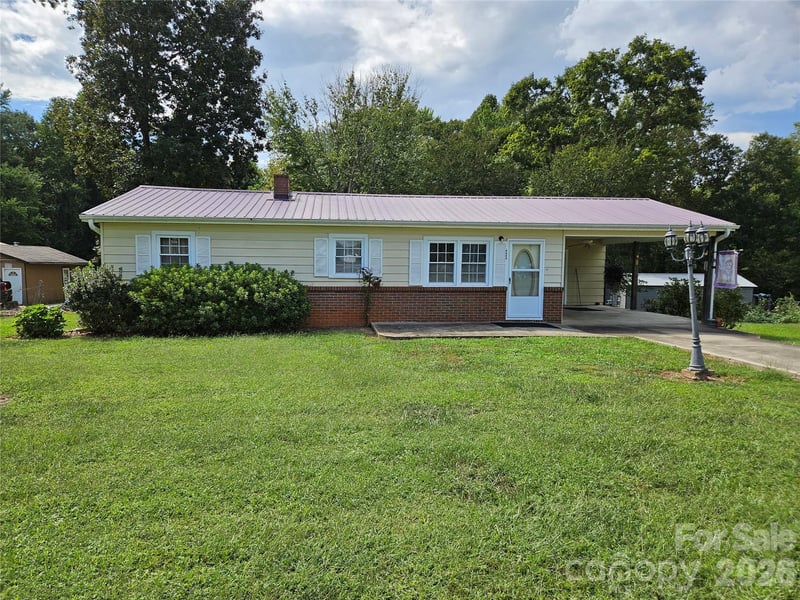 2648 Rose Place, Lenoir, NC - 3 beds, 1 bath, 912 sqft - $178,900
