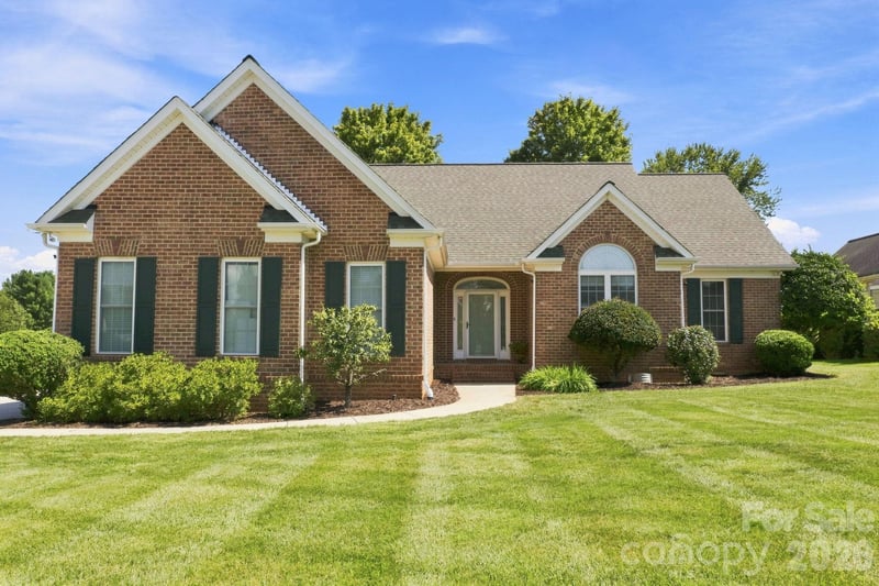 137 Fox Den Circle, Statesville, NC - 3 beds, 2 baths, 1,920 sqft - $445,000