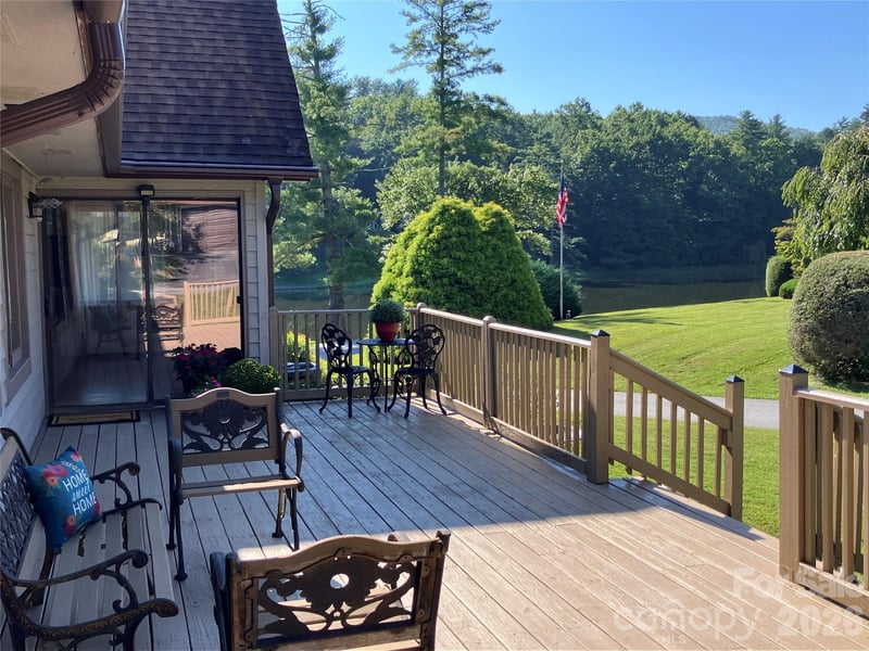 12 Willow Park Lane, Hendersonville, NC - 2 beds, 2 baths, 1,334 sqft - $280,000