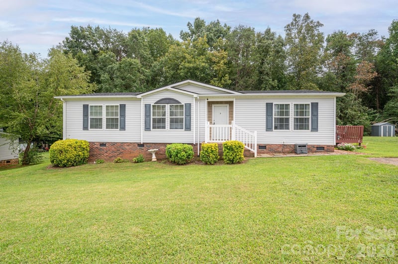 2224 Sterling Ridge Drive, Newton, NC - 3 beds, 2 baths, 1,388 sqft - $204,900