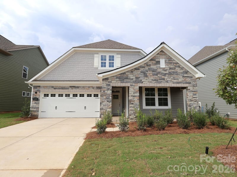 7120 Helmans Drive, Huntersville, NC - 4 beds, 3 baths, 2,618 sqft - $554,990