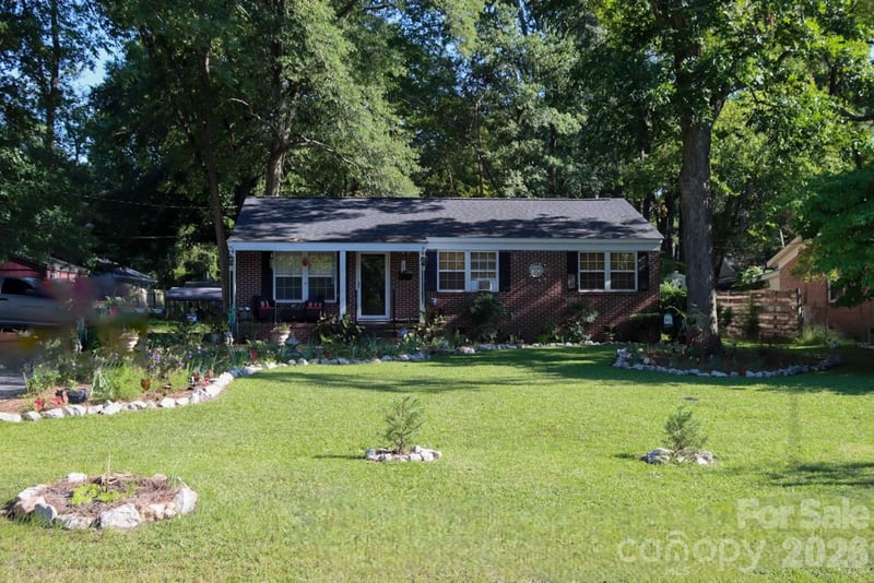 711 Pine Street, Cheraw, SC - 3 beds, 1 bath, 1,160 sqft - $150,000