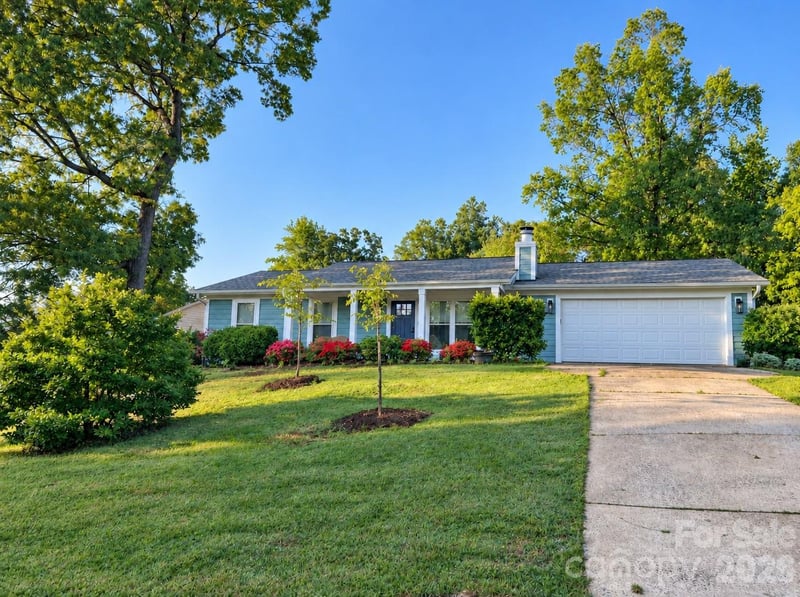 4900 Cricklewood Lane, Charlotte, NC - 3 beds, 2 baths, 1,424 sqft - $370,000