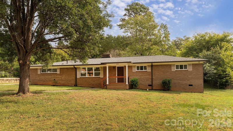 6400 Elmwood Circle, Charlotte, NC - 3 beds, 2 baths, 1,683 sqft - $382,500