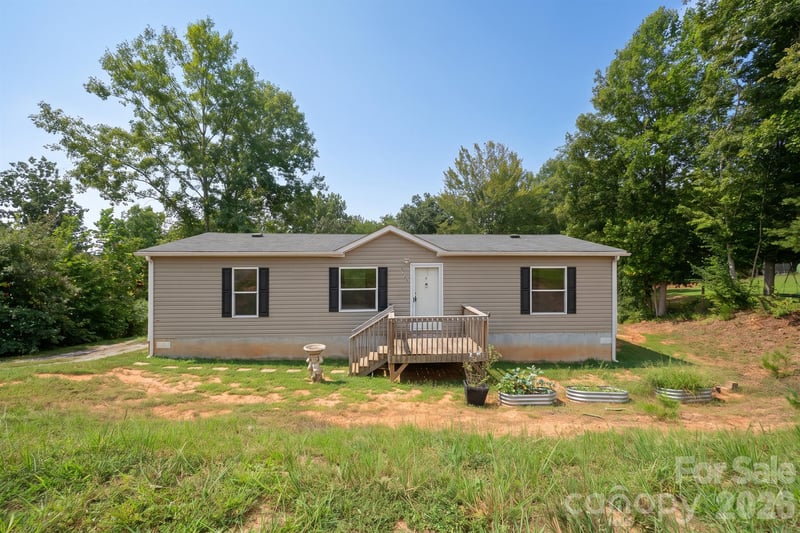 2913 Conner Circle, Morganton, NC - 3 beds, 2 baths, 1,279 sqft - $240,000