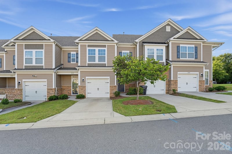 8727 Harris Lake Lane, Charlotte, NC - 2 beds, 2.5 baths, 1,468 sqft - $309,900