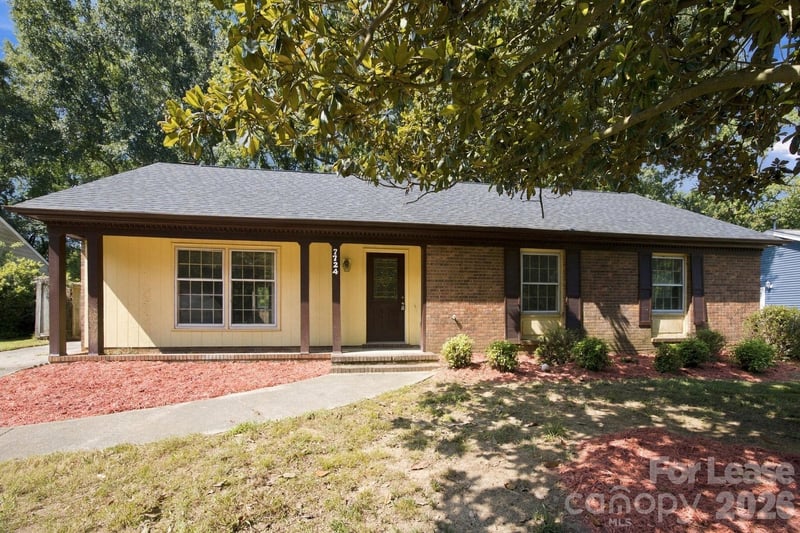7724 Winterset Drive, Charlotte, NC - 3 beds, 2 baths, 1,494 sqft - $2,250
