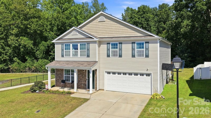 3103 Winesap Drive, Dallas, NC - 4 beds, 2.5 baths, 2,644 sqft - $355,000