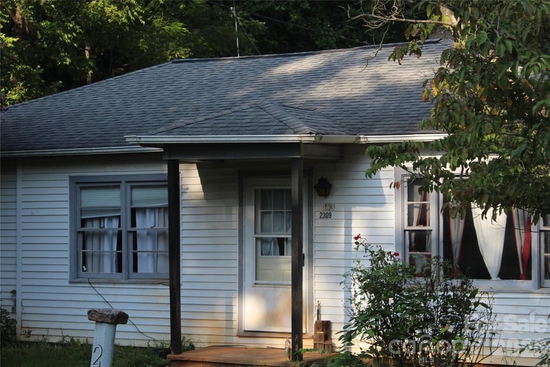 2309 Rainbow Heights Circle, Lenoir, NC - 3 beds, 1 bath, 1,182 sqft - $85,000