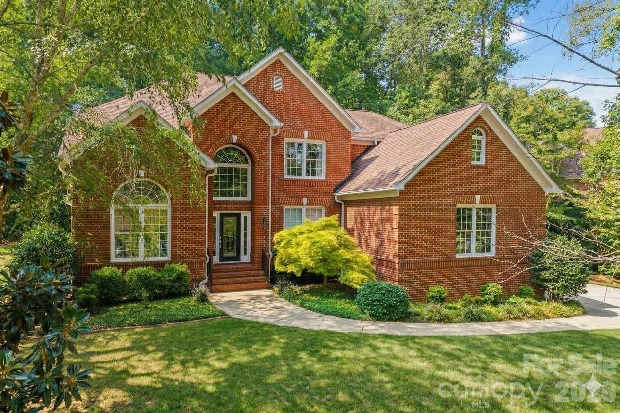919 Thorn Ridge Ln, Lake Wylie, SC 29710. property listing photo