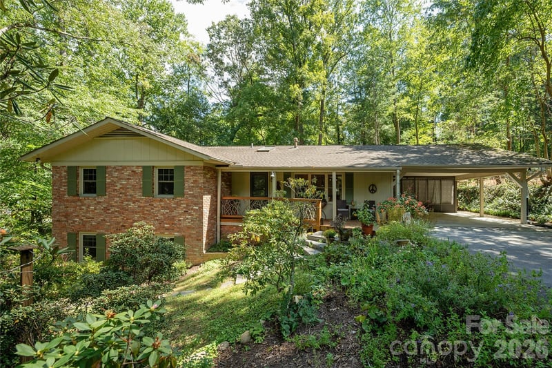 906 Indian Hill Road, Hendersonville, NC - 4 beds, 3 baths, 2,881 sqft - $799,000