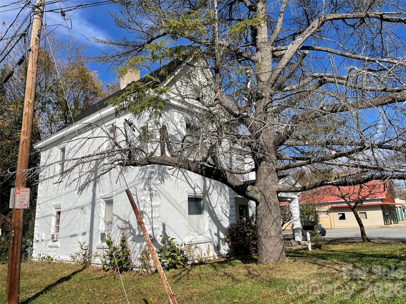 1500 N Main Street, Salisbury, NC - 4 beds, 2 baths, 2,356 sqft - $159,777