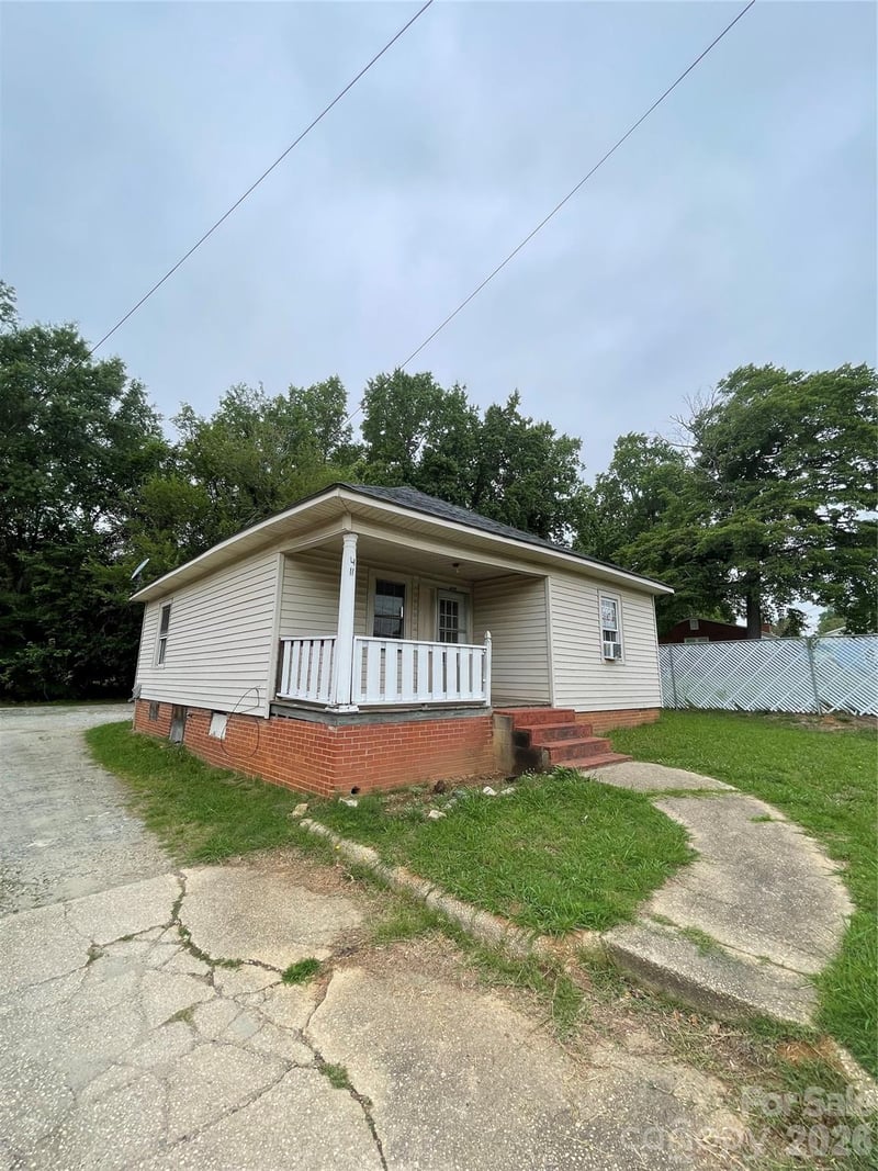 411 Klumac Road, Salisbury, NC - 2 beds, 1 bath, 897 sqft - $149,900