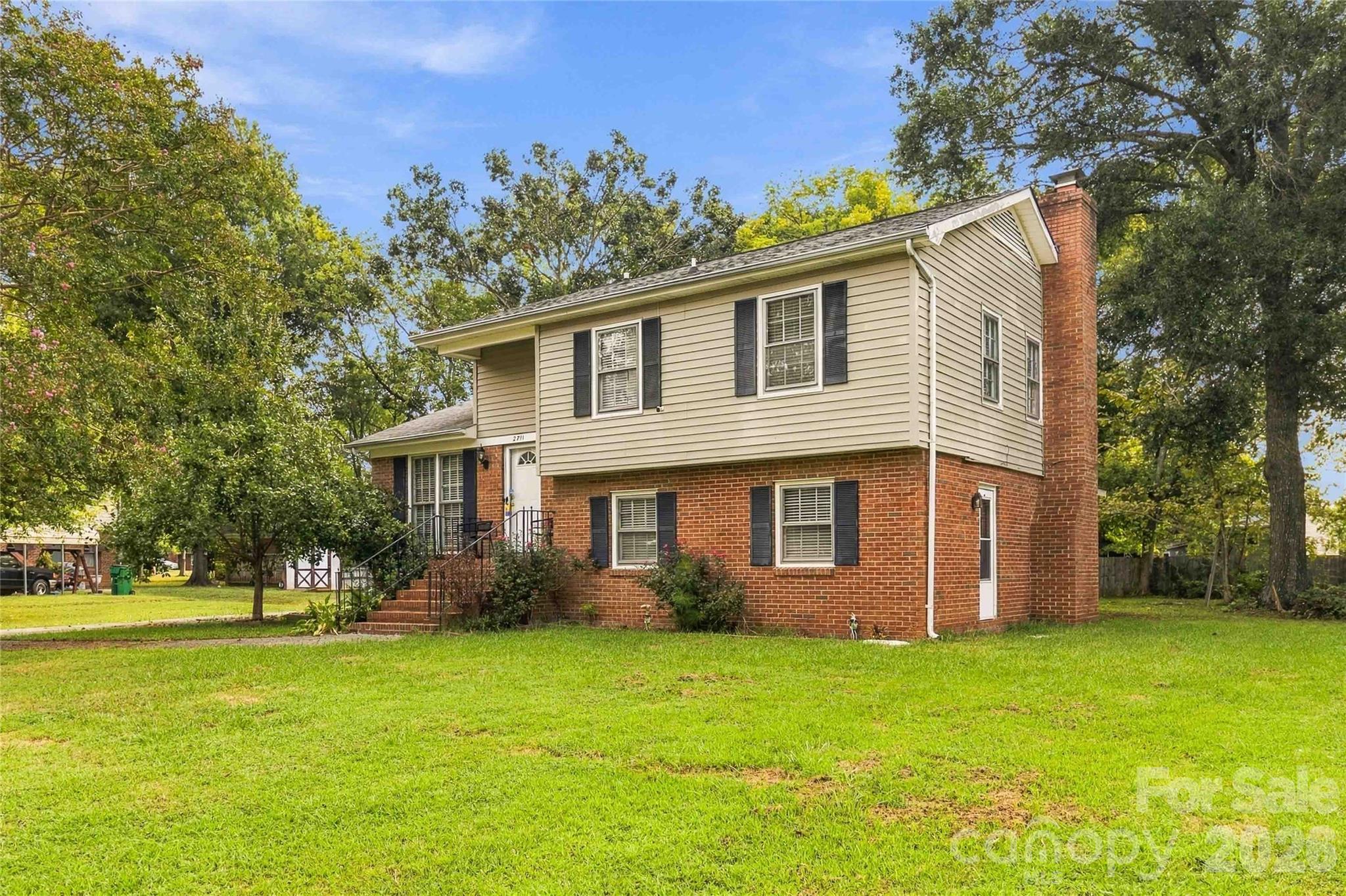 2711 Johnny Reb Ln, Charlotte, NC 28273. property listing photo