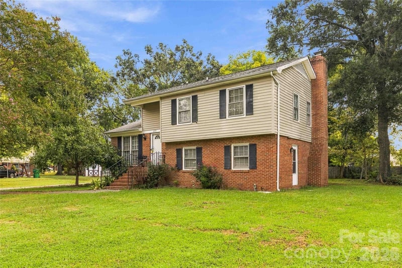 2711 Johnny Reb Lane, Charlotte, NC - 4 beds, 2 baths, 1,600 sqft - $345,000