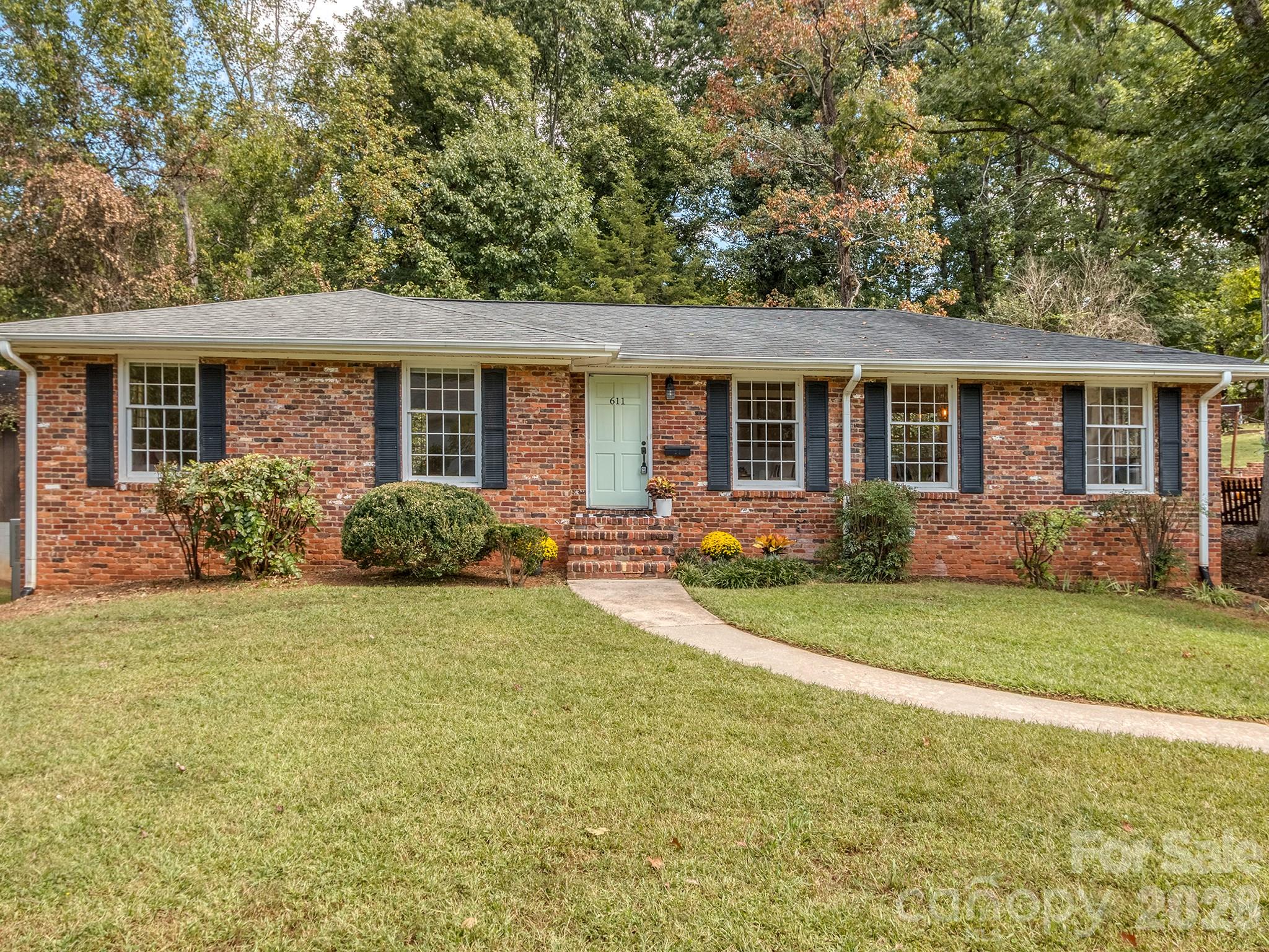 611 Reynolds Dr, Charlotte, NC 28209. property listing photo