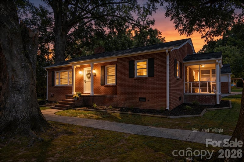 123 E Dixon Street, Lincolnton, NC - 3 beds, 2 baths, 2,024 sqft - $299,000