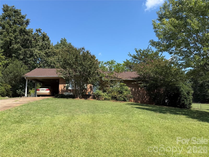 269 Old Henrietta Road, Forest City, NC - 3 beds, 2 baths, 1,400 sqft - $199,000