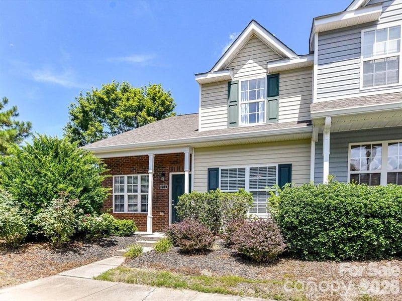 931 Par One Court, Fort Mill, SC - 3 beds, 2.5 baths, 1,384 sqft - $335,000