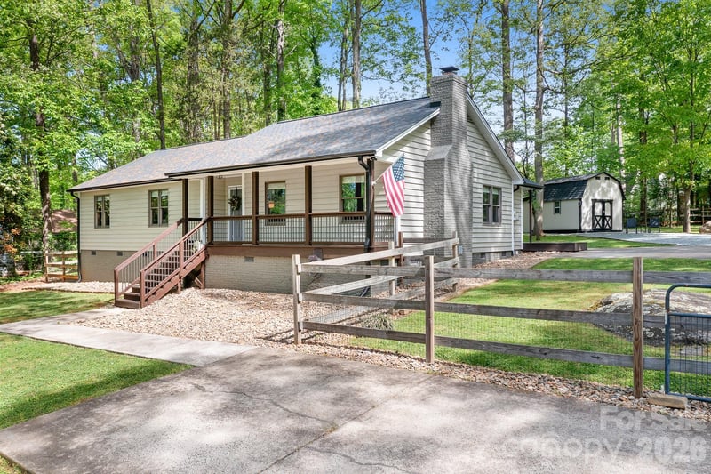 204 Nottingham Drive, Huntersville, NC - 3 beds, 2 baths, 1,595 sqft - $525,000