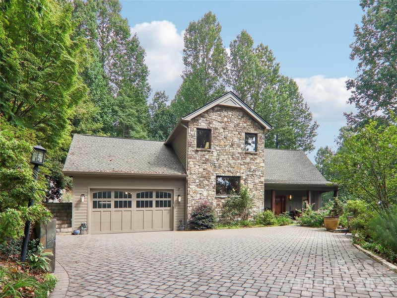 404 Southview Lane, Flat Rock, NC - 3 beds, 2.5 baths, 3,548 sqft - $1,000,045