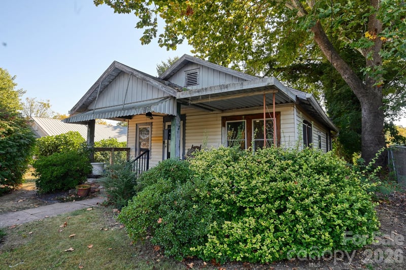 194 Logan Avenue, Asheville, NC - 3 beds, 1 bath, 1,100 sqft - $365,000