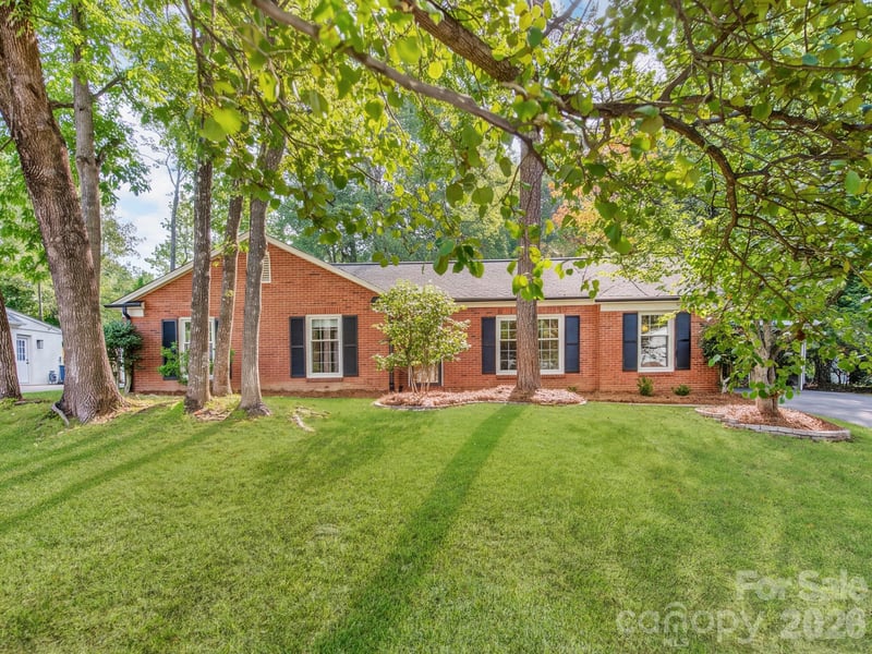 6821 Old Post Road, Charlotte, NC - 3 beds, 2 baths, 1,826 sqft - $500,000