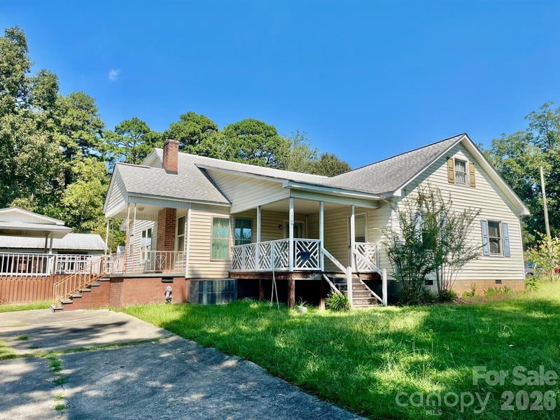 3527 Gastonia Highway, Lincolnton, NC - 2 beds, 2 baths, 1,603 sqft - $215,000
